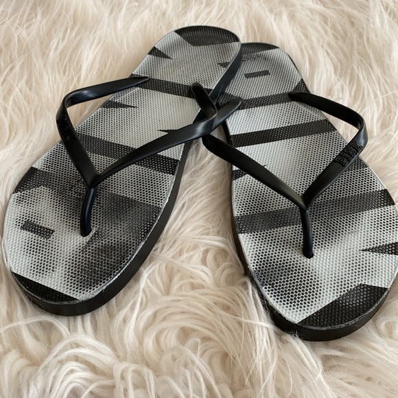 PINK flip flops - Picture 7 of 8